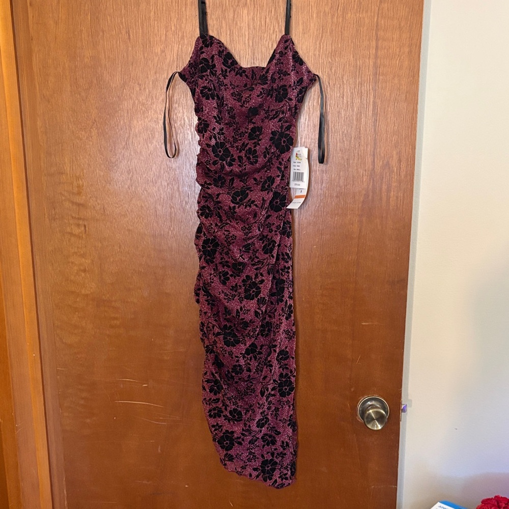 Jump One-Shoulder Velvet Floral Dress in Burgundy and Black